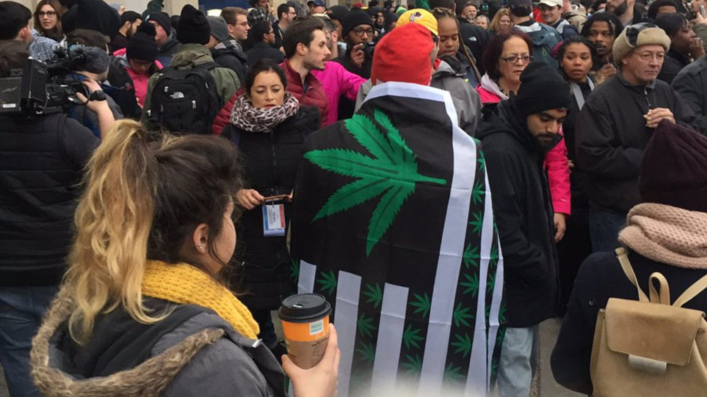 #Trump420: Protesters Queue in Long Lines to Receive Free Marijuana Before Inauguration