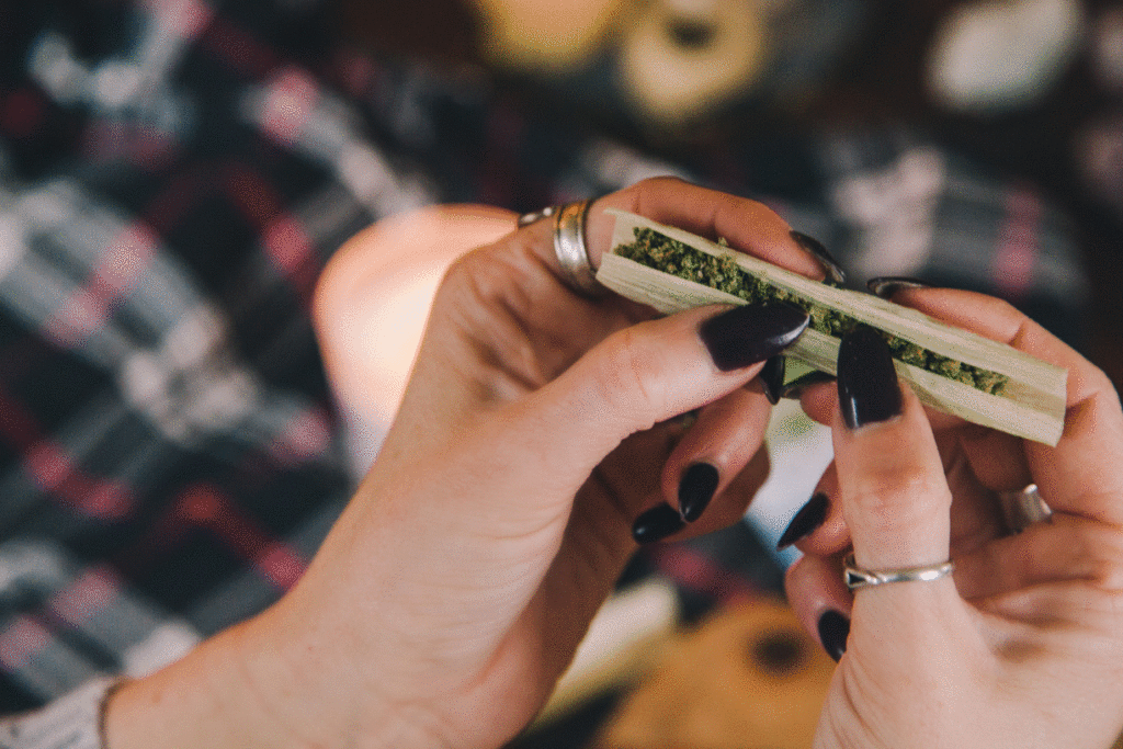 How to Roll a Corn Husk Blunt for Thanksgiving