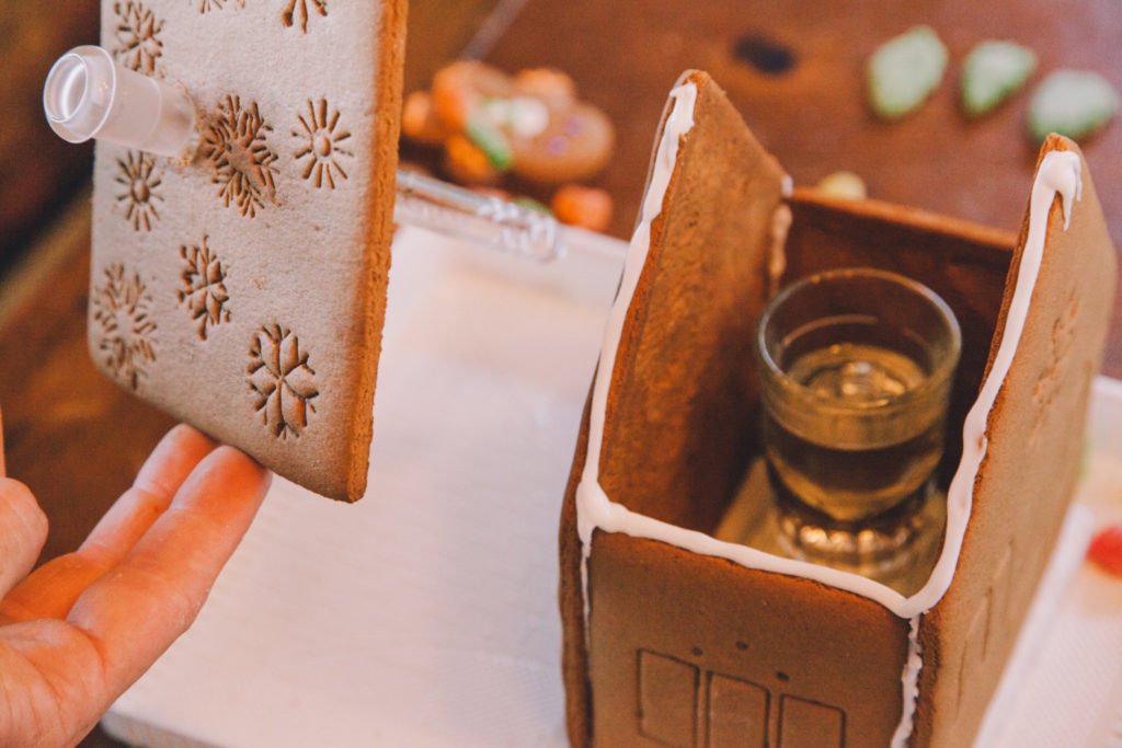 How to Build a Gingerbread Bong in a Few Simple Steps!