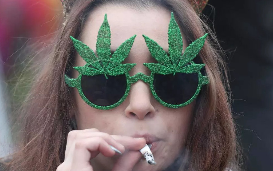 A woman smokes marijuana on Parliament